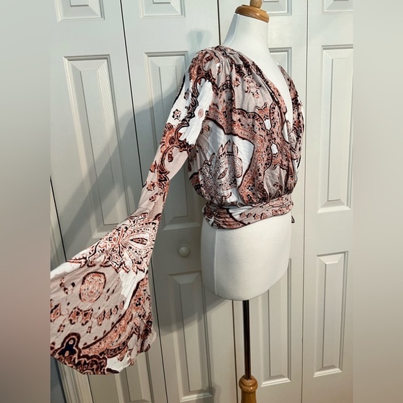 FREE PEOPLE FIONA PAISLEY WRAP TOP (Soft) W/ DEEP V NECK & BELL SLEEVES Sz XS - Picture 7 of 11